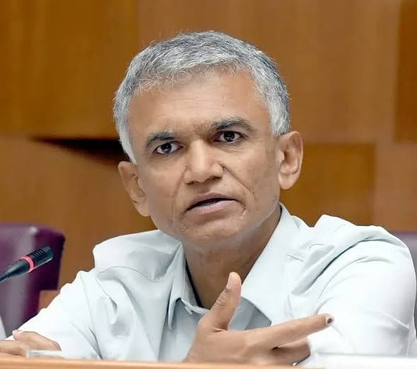 ಪಾದಚಾರಿ ಮಾರ್ಗಗಳಲ್ಲಿರುವ ಬೆಸ್ಕಾಂ ಅಡೆತಡೆಗಳ ತೆರವುಮಾಡಿ, ತ್ಯಾಜ್ಸದಿಂದ ಸ್ವಾತಂತ್ರ್ಯ ಕಾರ್ಯಾಚರಣೆ ಆರಂಭಿಸುವಂತೆ ಬೈರೇಗೌಡ ಸೂಚನೆ