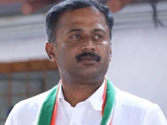 ದಸರಾ ಉದ್ಘಾಟನೆಗೆ ನ್ಯಾಯಮೂರ್ತಿ ಬಿ.ವಿ. ನಾಗರತ್ನ ಹೆಸರು ಪರಿಗಣಿಸಿ: ದಿನೇಶ್ ಗೂಳಿಗೌಡ ಮನವಿ